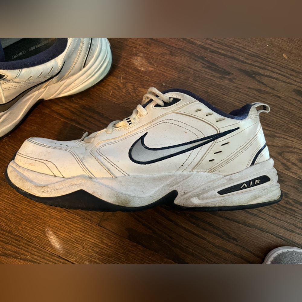 Nike Air Monarchs size 11